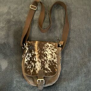 NWOT Cow hide leather crossbody bag by Bull and Hunt